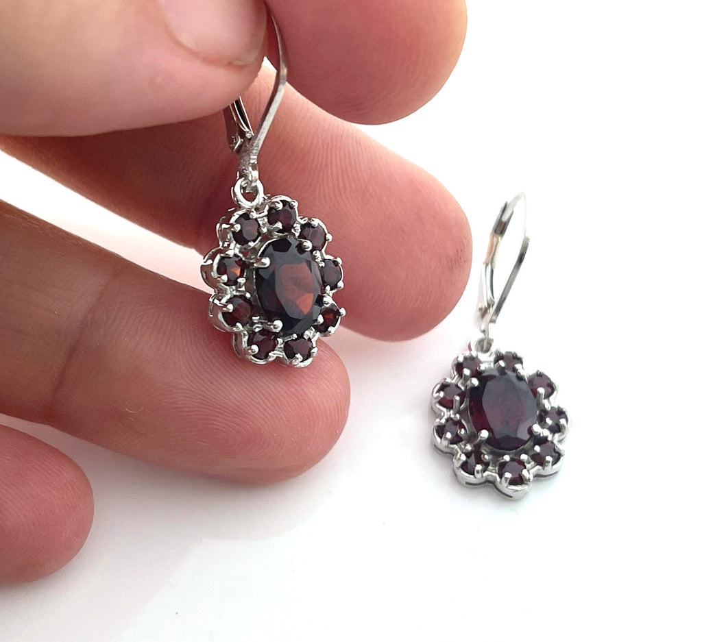 Boucles d'oreilles pendantes en argent sterling avec grenat – Pierre de naissance de janvier, fabriquées à la main à Raleigh