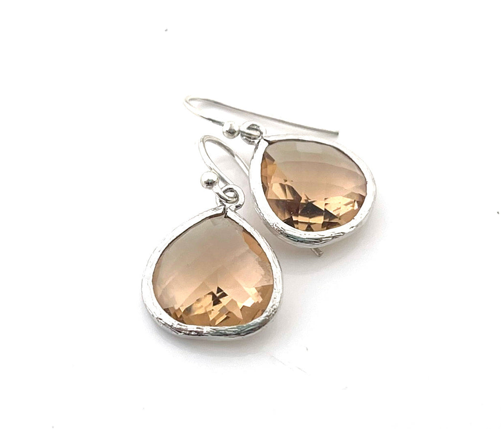 Boucles d'oreilles pendantes en argent sterling avec cristaux de pêche en forme de goutte – Facettées, faites à la main