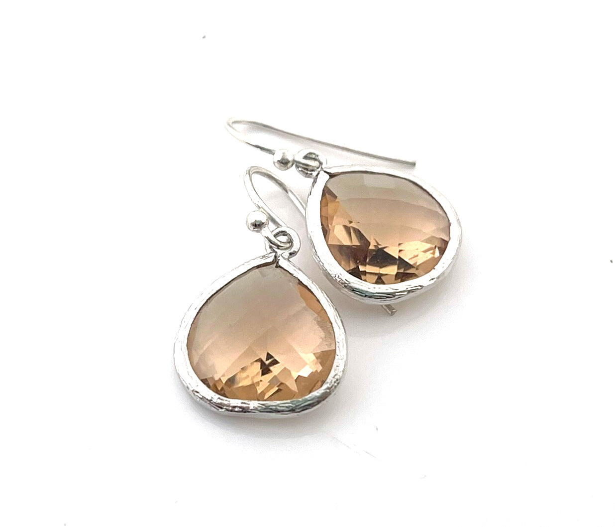 Boucles d'oreilles pendantes en argent sterling avec cristaux de pêche en forme de goutte – Facettées, faites à la main