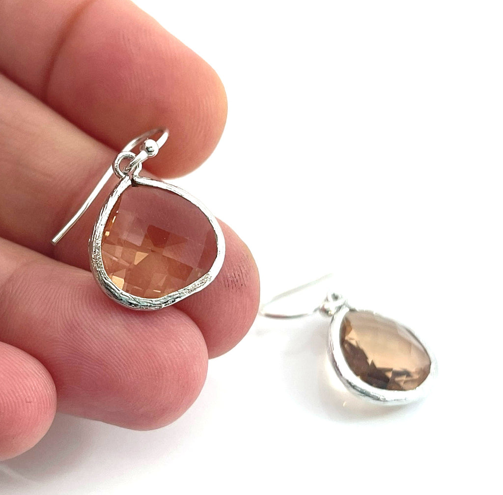 Boucles d'oreilles pendantes en argent sterling avec cristaux de pêche en forme de goutte – Facettées, faites à la main