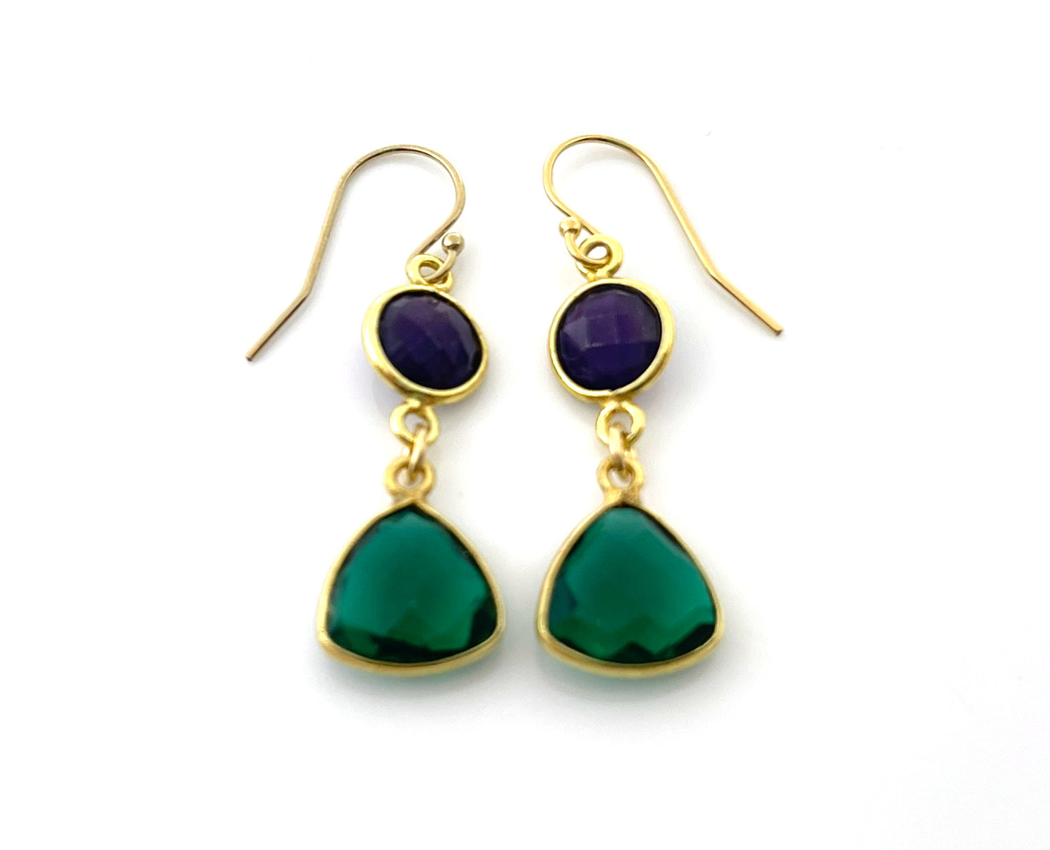Boucles d'oreilles pendantes améthyste et quartz hydro vert serties – Rempli or 14 carats – Fabriquées à la main à Raleigh NC – 3,8 cm Livrées dans un coffret cadeau