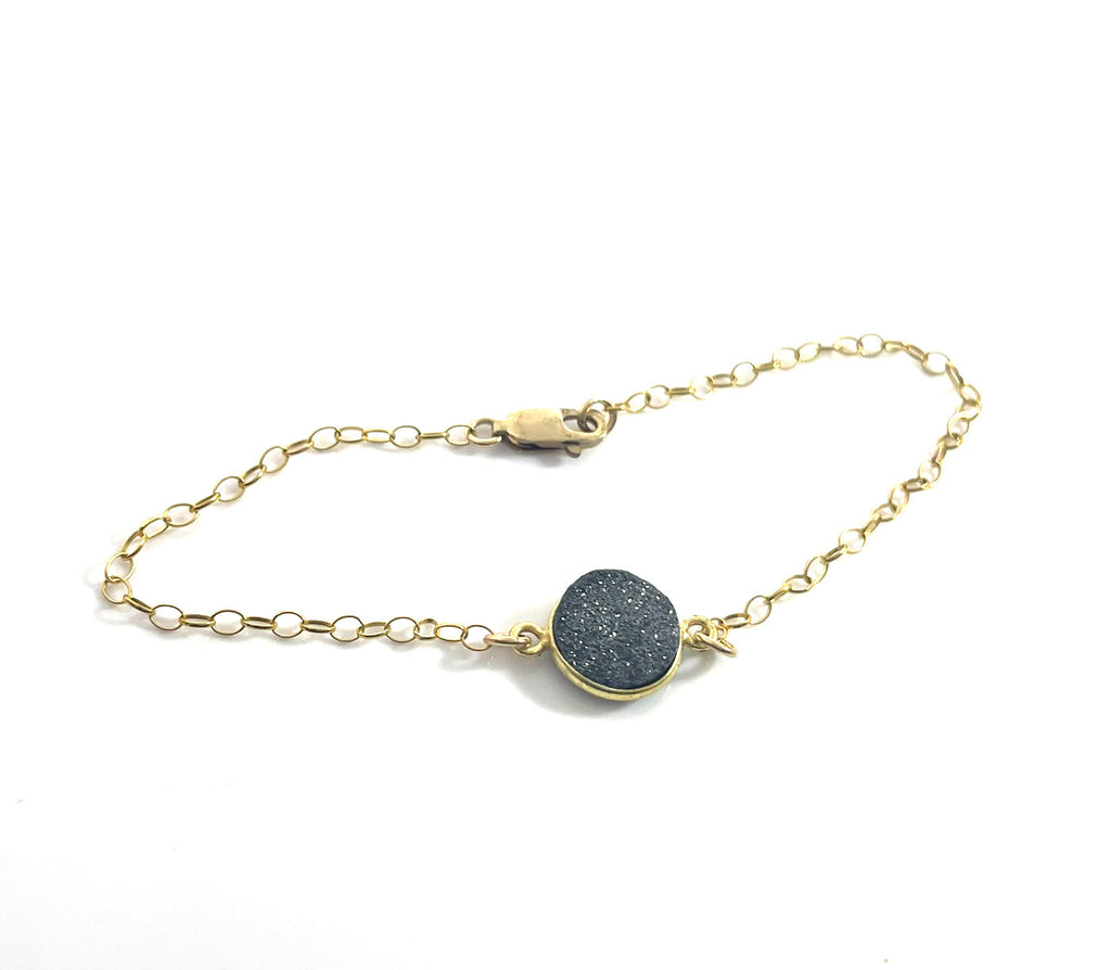 Bracelet Dainty Druzy gris – Chaîne en or 14 carats laminé – Pierre précieuse étincelante – Fait main à Raleigh