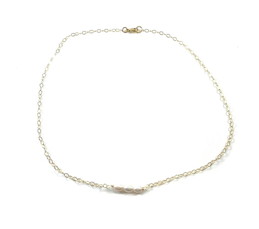 Collier ras du cou délicat avec perles – Chaîne en or 14 carats laminé – Trois perles d'eau douce – Fait main à Raleigh