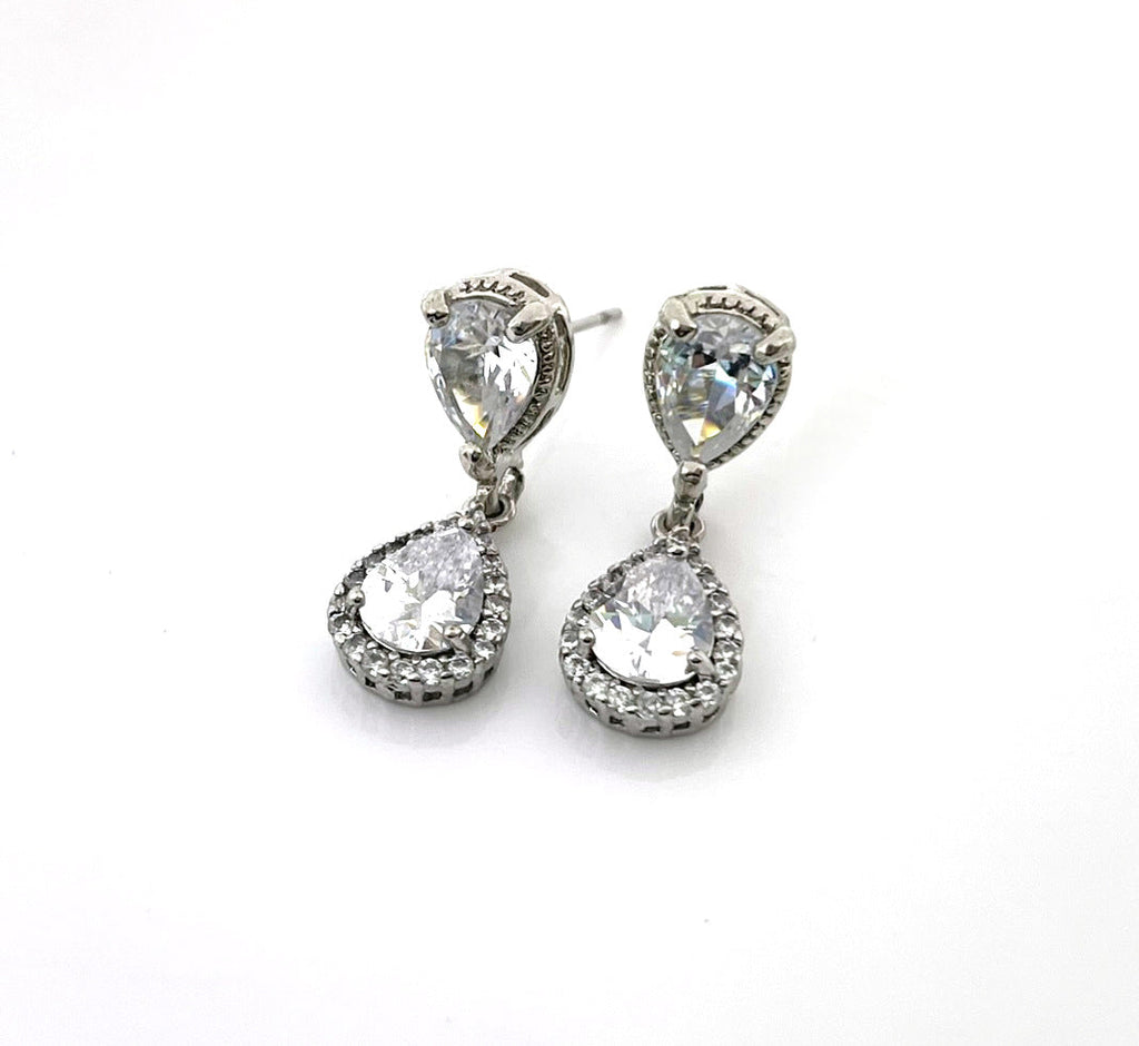 Boucles d'oreilles de mariée CZ goutte d'eau – Clous d'oreille uniques en argent sterling