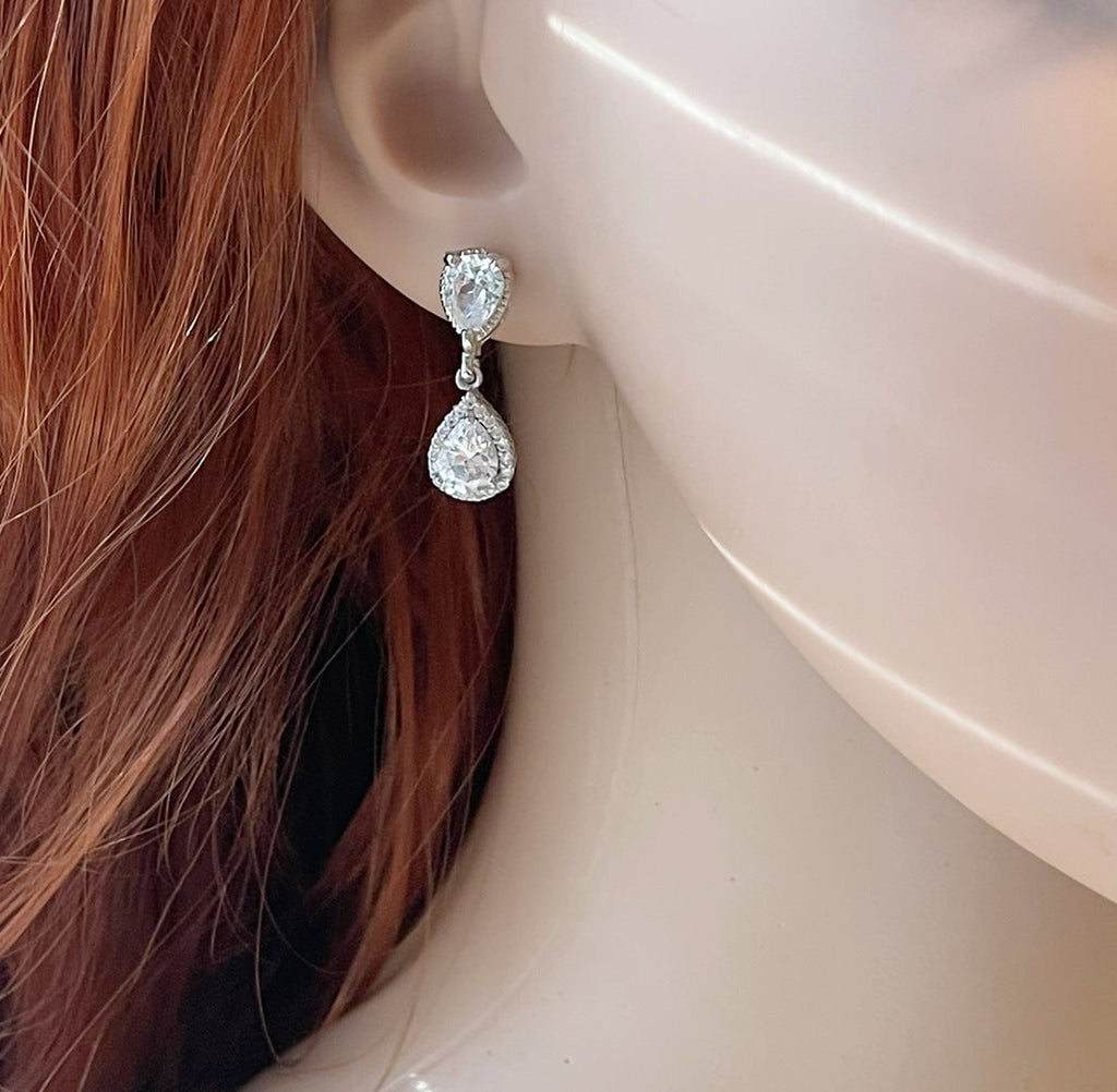 Boucles d'oreilles de mariée CZ goutte d'eau – Clous d'oreille uniques en argent sterling