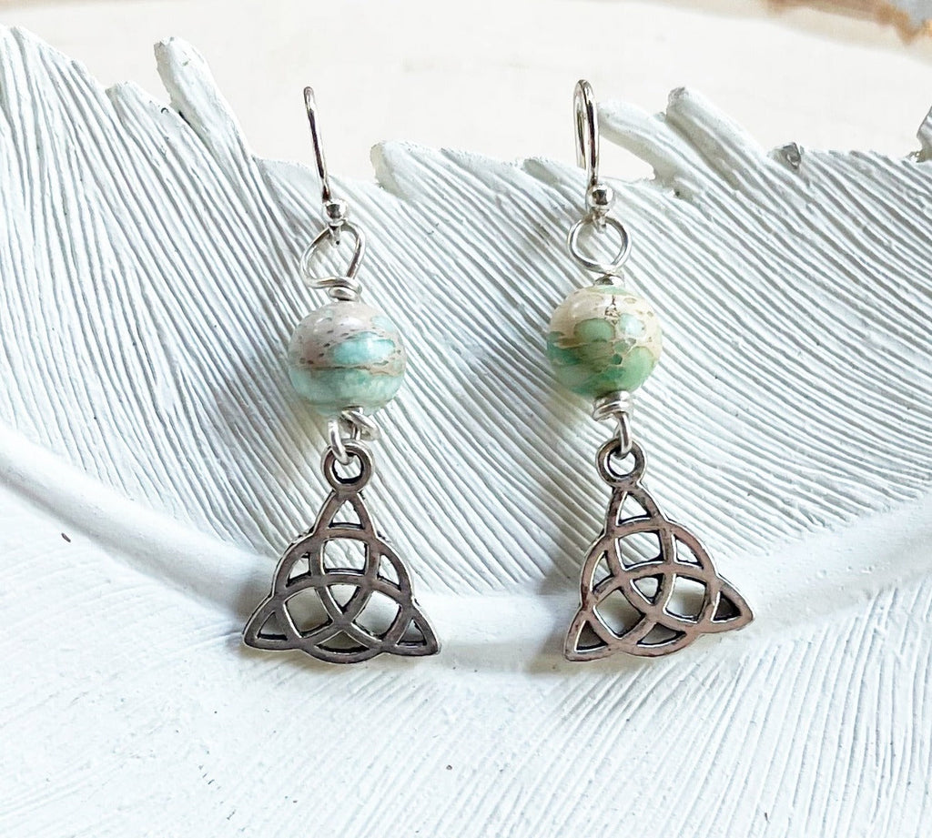 Boucles d'oreilles en argent sterling jaspe vert mousse et charme celtique