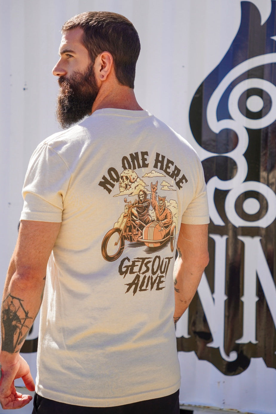 T-shirt Personne ne sortira vivant d'ici