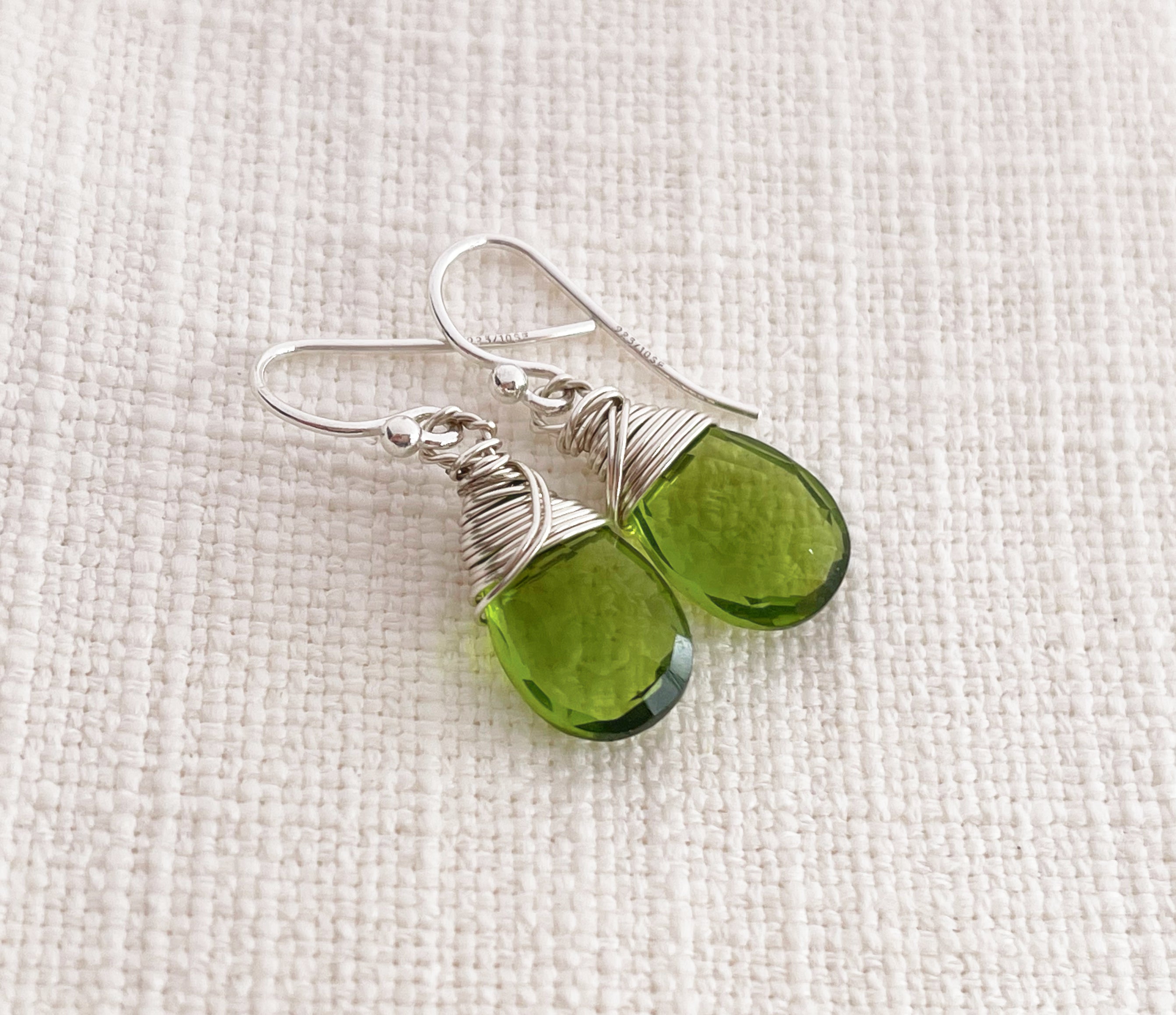 Boucles d'oreilles en argent sterling filigrane avec péridot