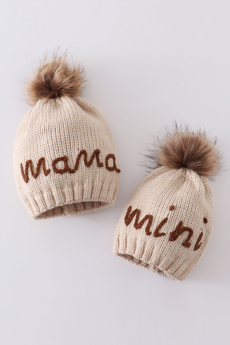 Bonnet à pompon brodé à la main mère et enfant