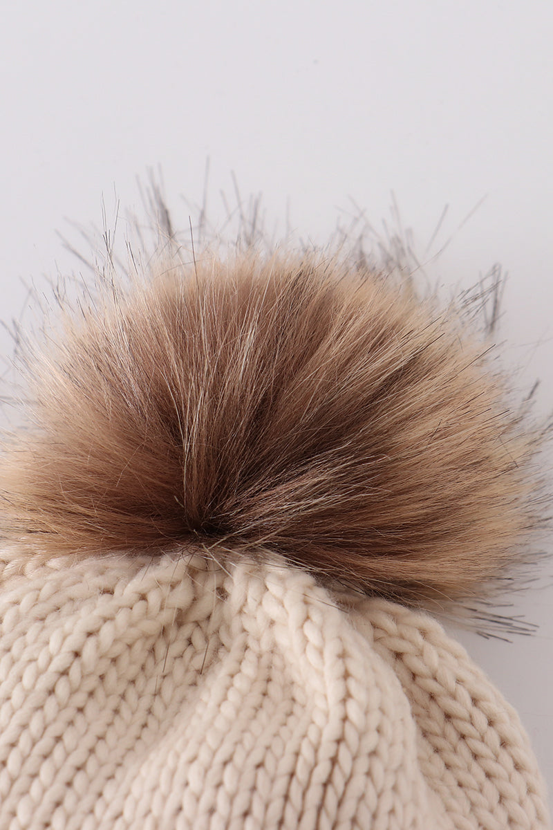 Bonnet à pompon brodé à la main mère et enfant