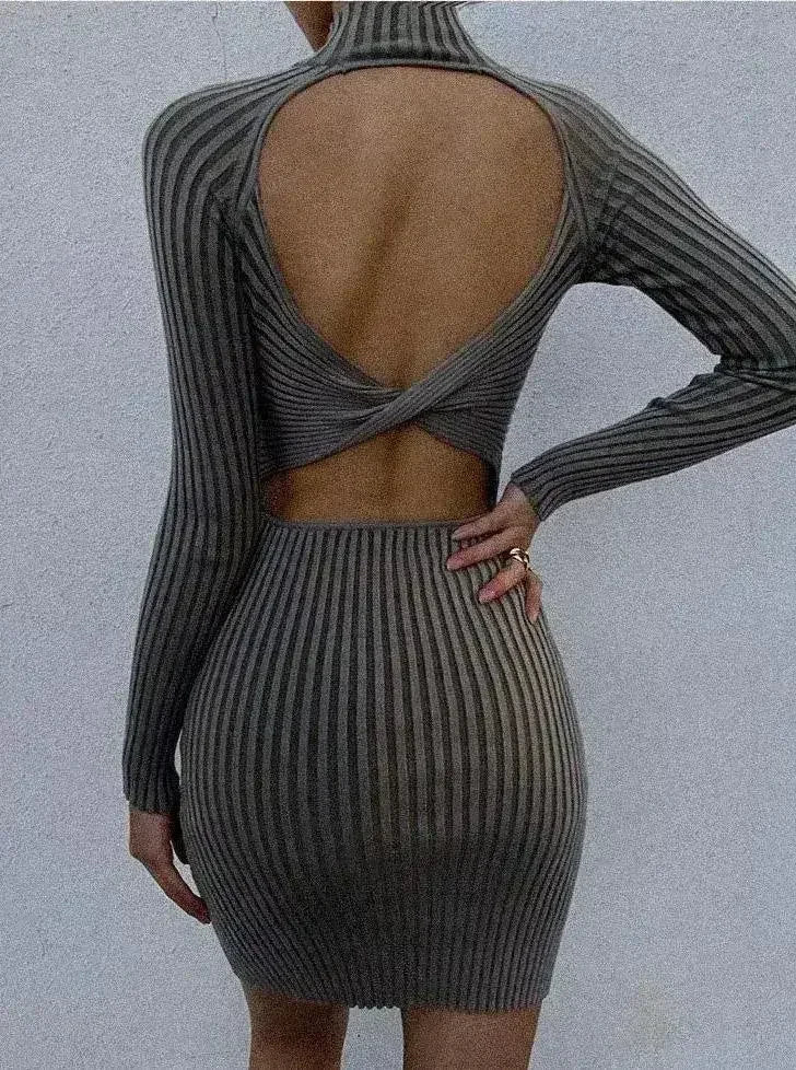 Robe midi moulante à col montant – Détail torsadé au dos ouvert | Femstylo