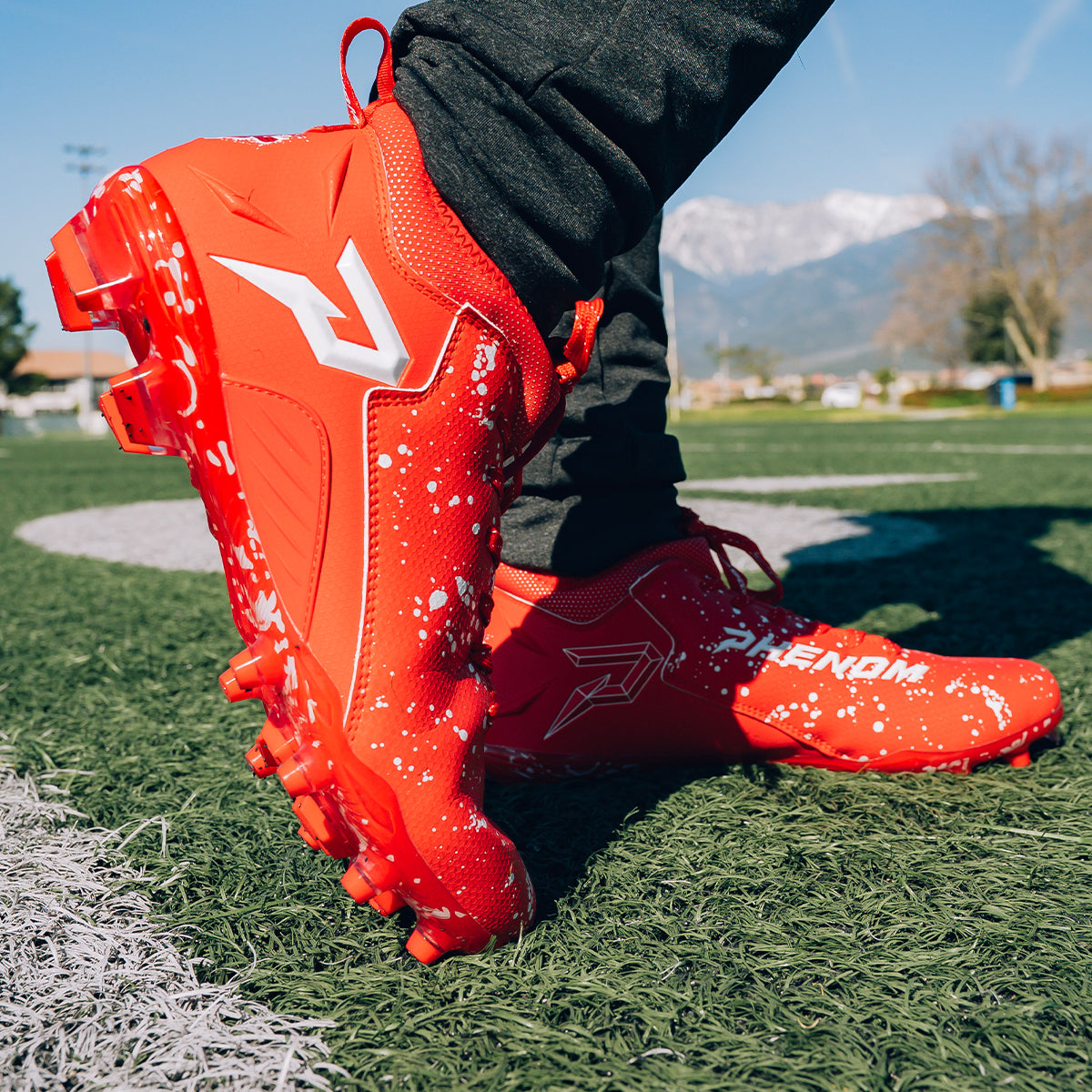 Chaussures de football américain Kool-Aid « Cherry » - Quantum Speed par Phenom Elite