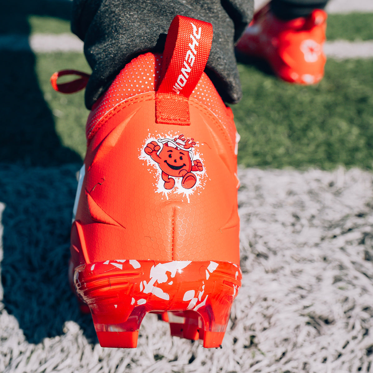 Chaussures de football américain Kool-Aid « Cherry » - Quantum Speed par Phenom Elite