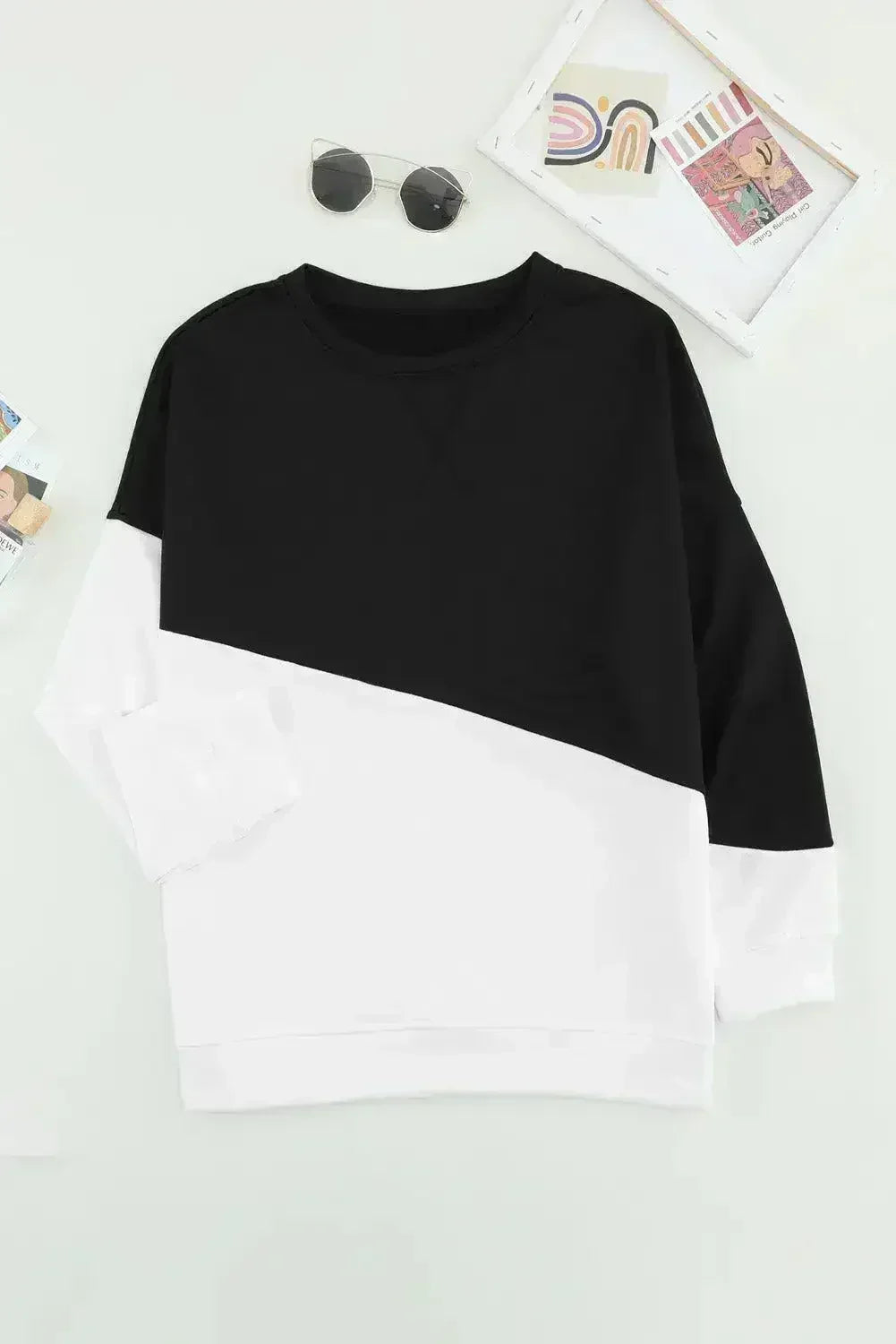 Sweat-shirt patchwork noir et blanc à épaules tombantes