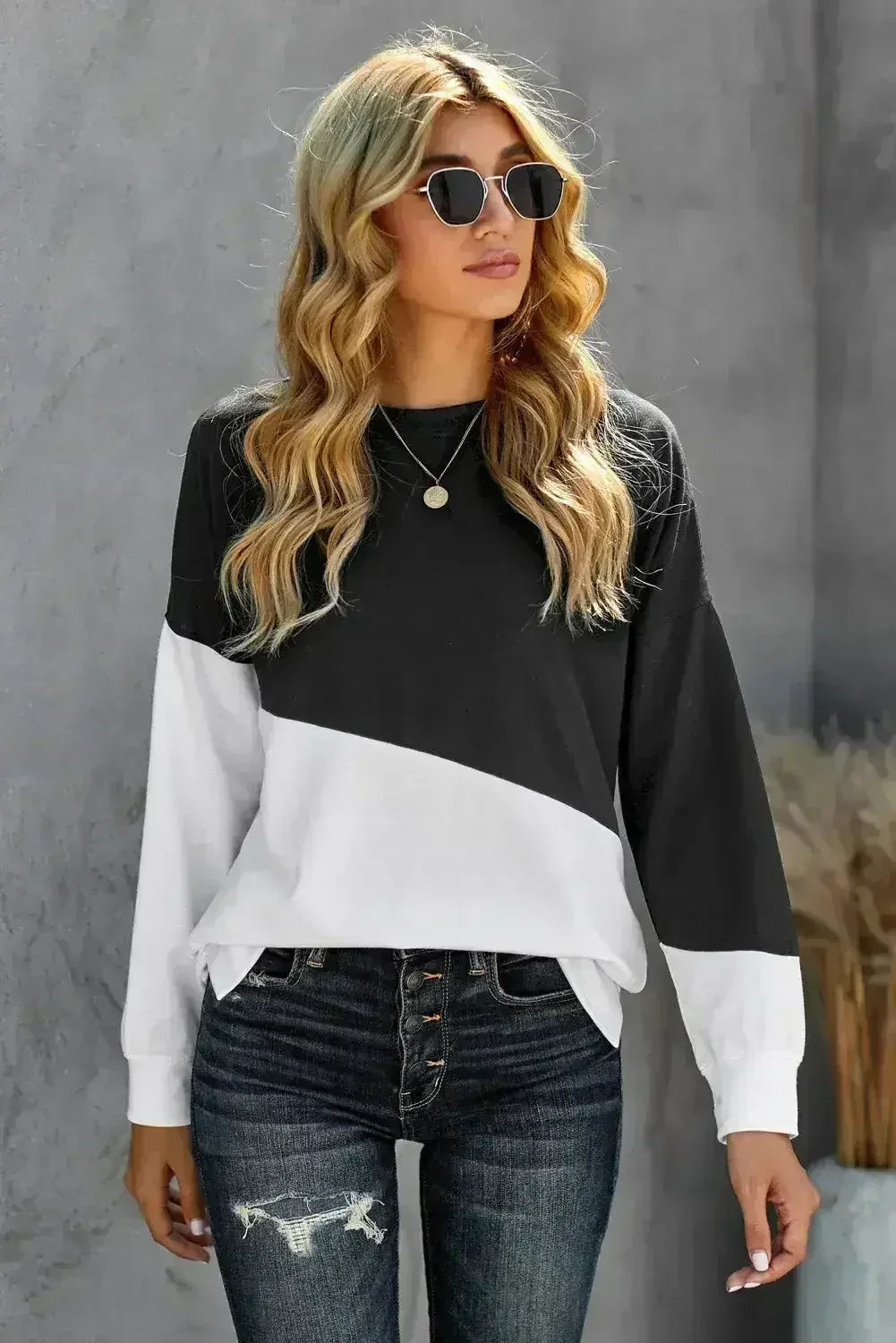 Sweat-shirt patchwork noir et blanc à épaules tombantes