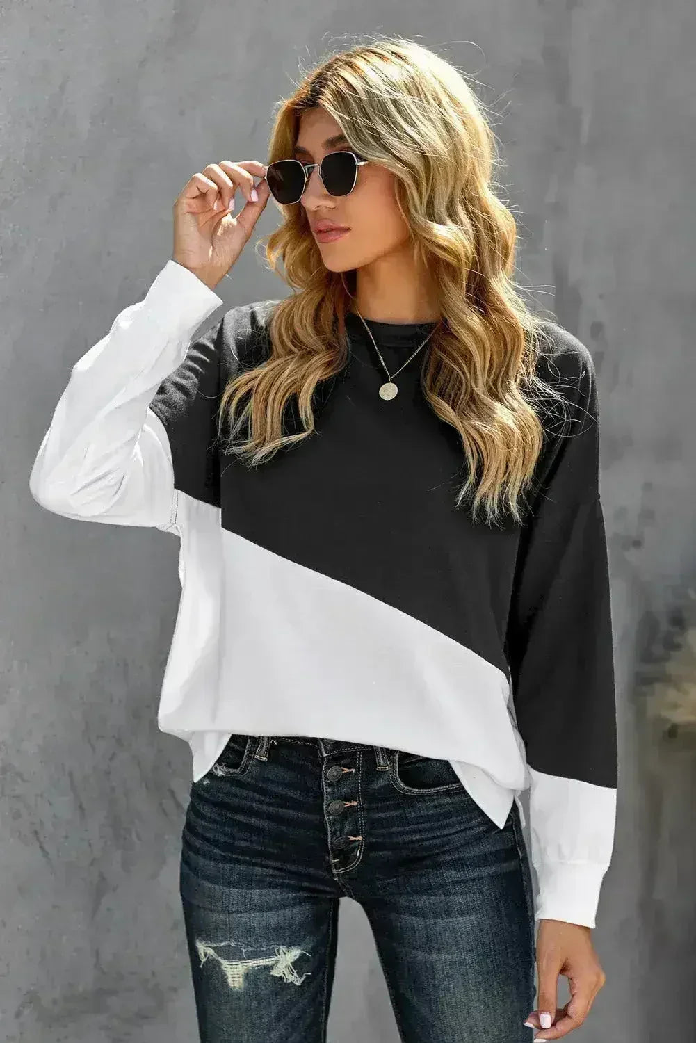 Sweat-shirt patchwork noir et blanc à épaules tombantes