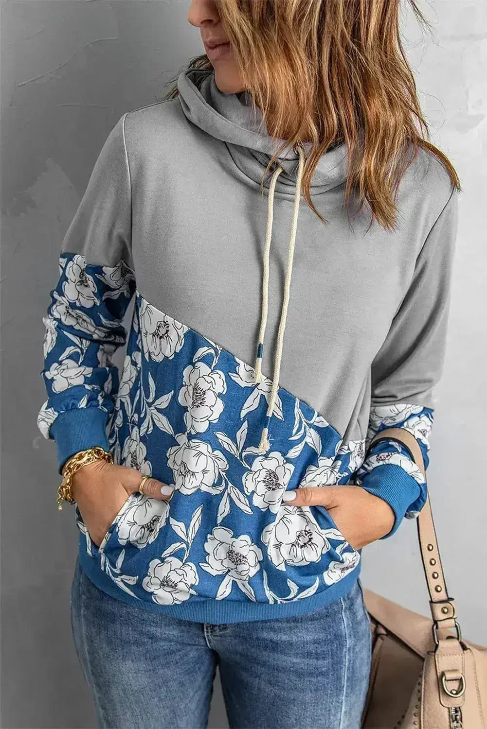 Sweat à capuche col bénitier à motifs floraux gris pour femme