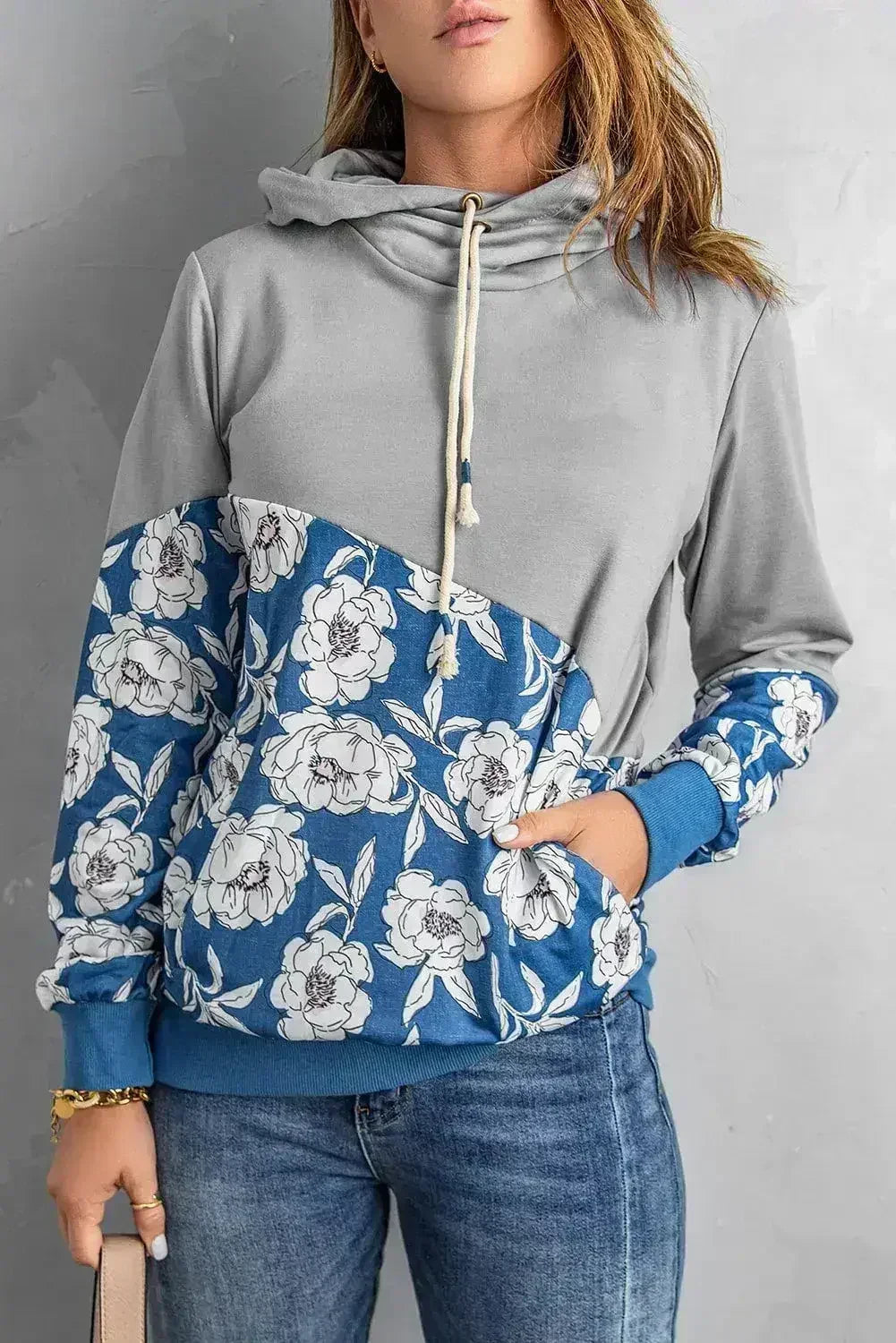Sweat à capuche col bénitier à motifs floraux gris pour femme