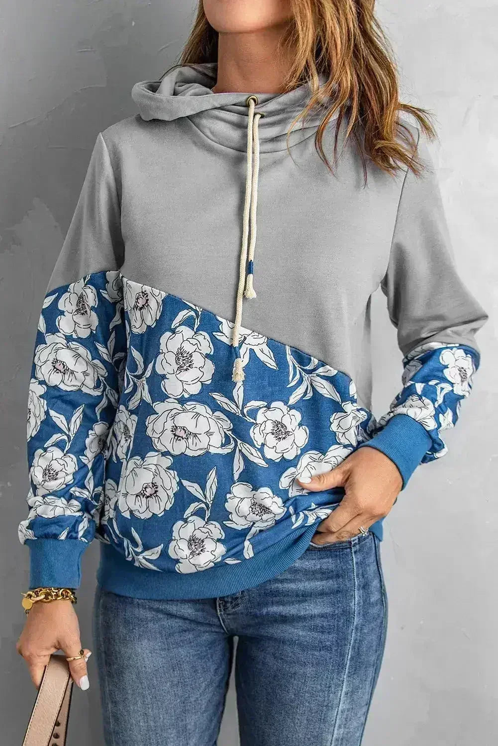 Sweat à capuche col bénitier à motifs floraux gris pour femme