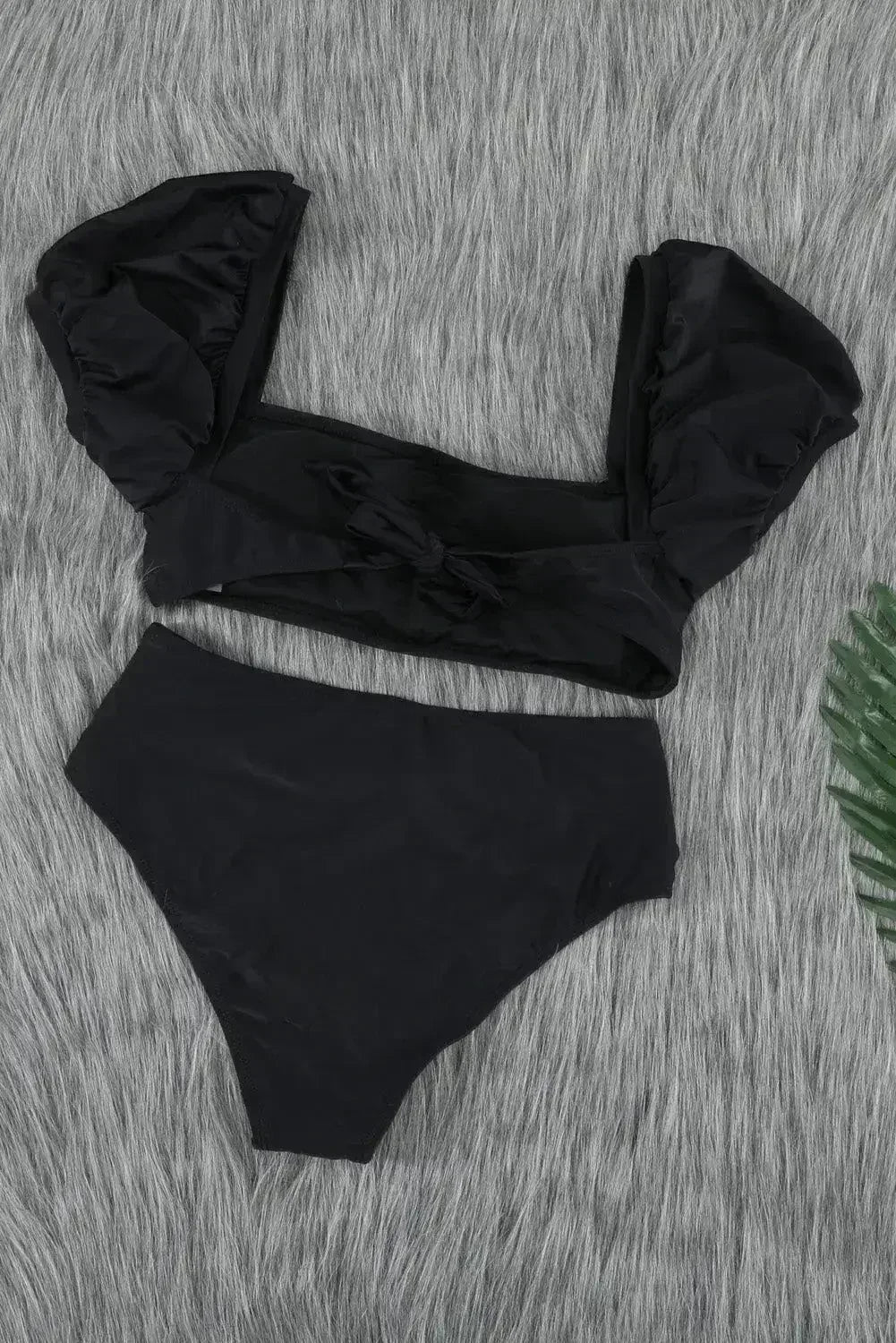 Bikini noir taille haute à manches bouffantes et col carré
