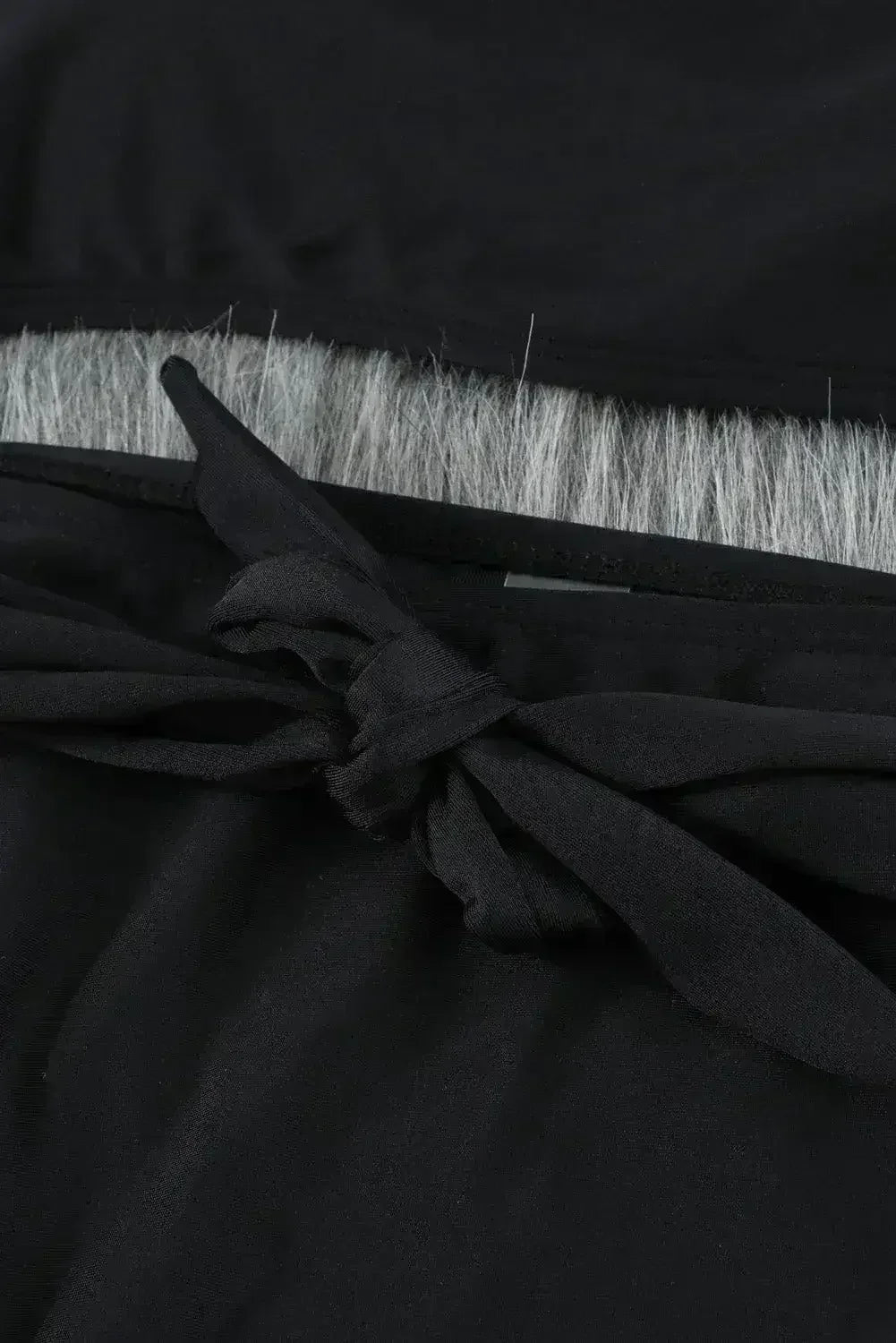Bikini noir taille haute à manches bouffantes et col carré