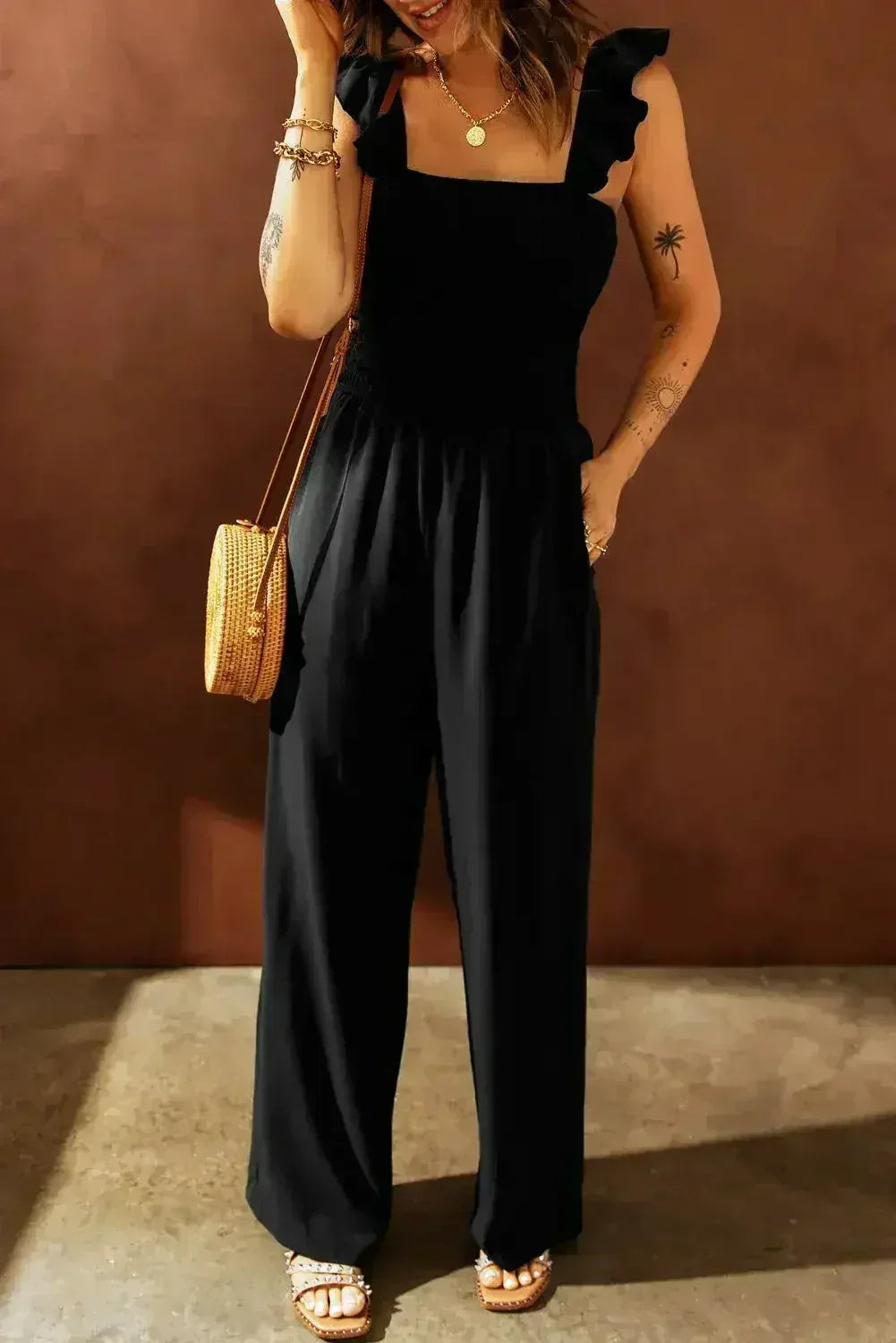 Combinaison-pantalon noire chic à jambes larges