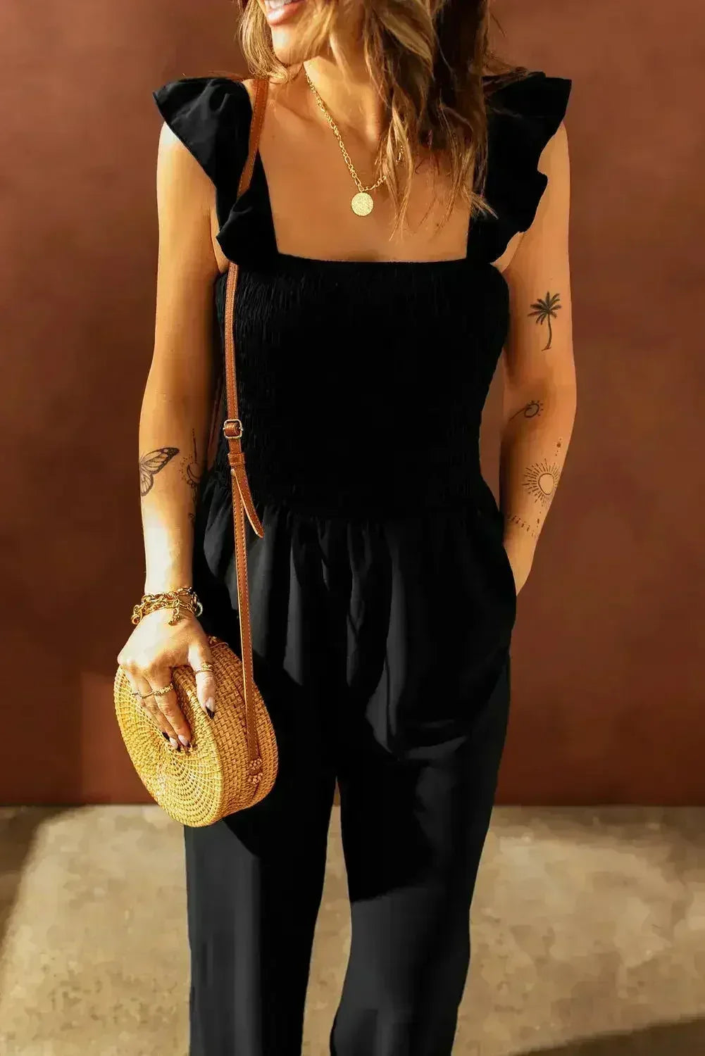 Combinaison-pantalon noire chic à jambes larges