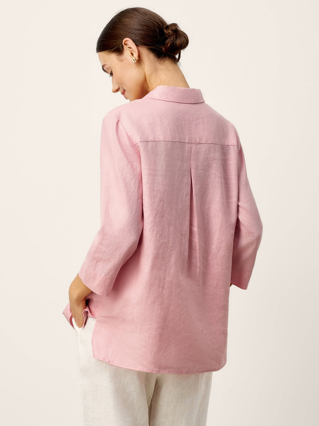 Top long Odalys en 100 % lin, avec col à revers superposé, encolure en V et pli creux sculpté sur le devant