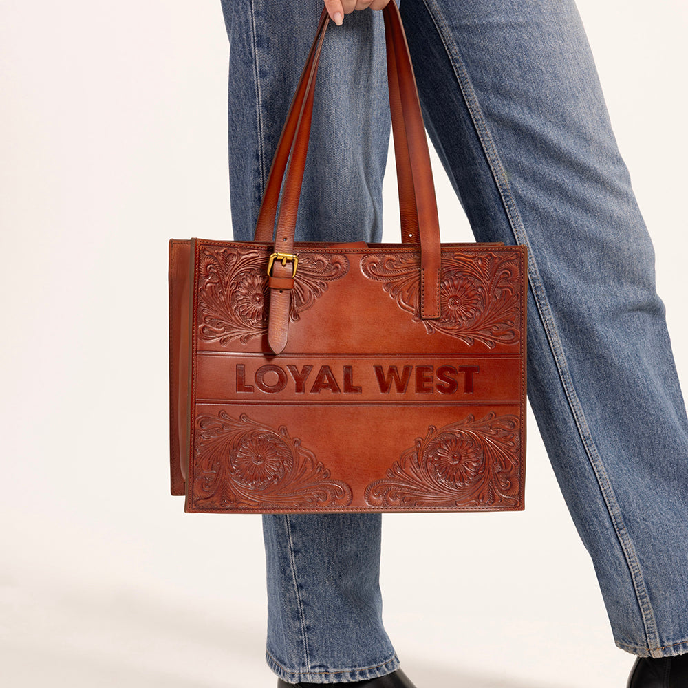 Sac bandoulière Loyal West Mivva en cuir doux de couleur noyer, confectionné à la main