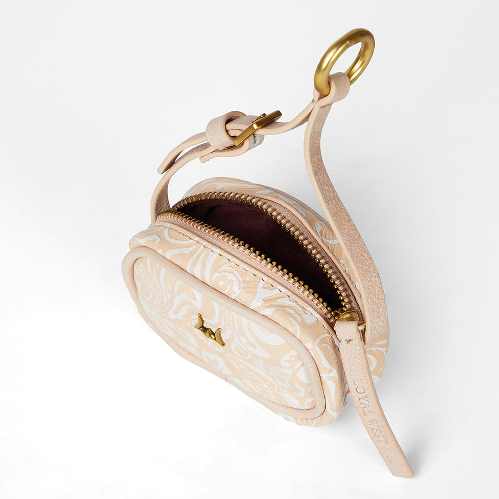 Loyal West SOPHIA MICRO SAC BRELOQUE EN CUIR GAUFRÉ FAIT MAIN - BLANC