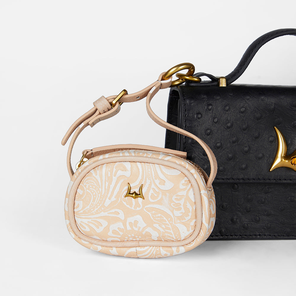 Loyal West SOPHIA MICRO SAC BRELOQUE EN CUIR GAUFRÉ FAIT MAIN - BLANC
