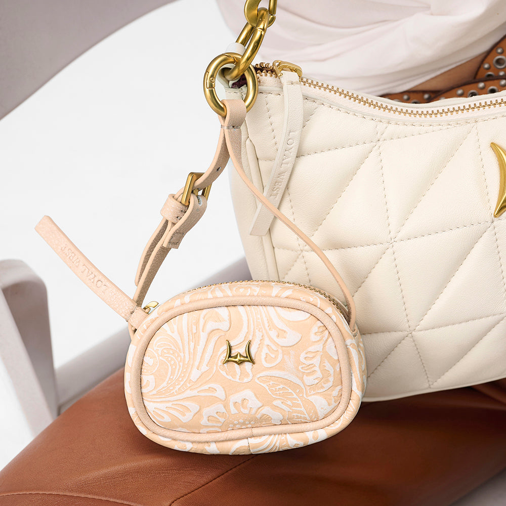 Loyal West SOPHIA MICRO SAC BRELOQUE EN CUIR GAUFRÉ FAIT MAIN - BLANC