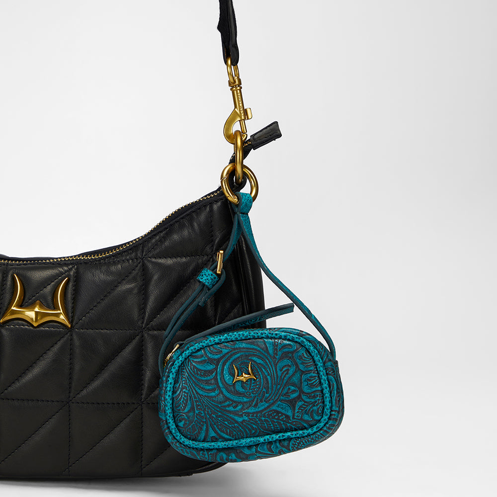 Loyal West SOPHIA MICRO SAC BRELOQUE EN CUIR GAUFRÉ FAIT MAIN - TURQUOISE