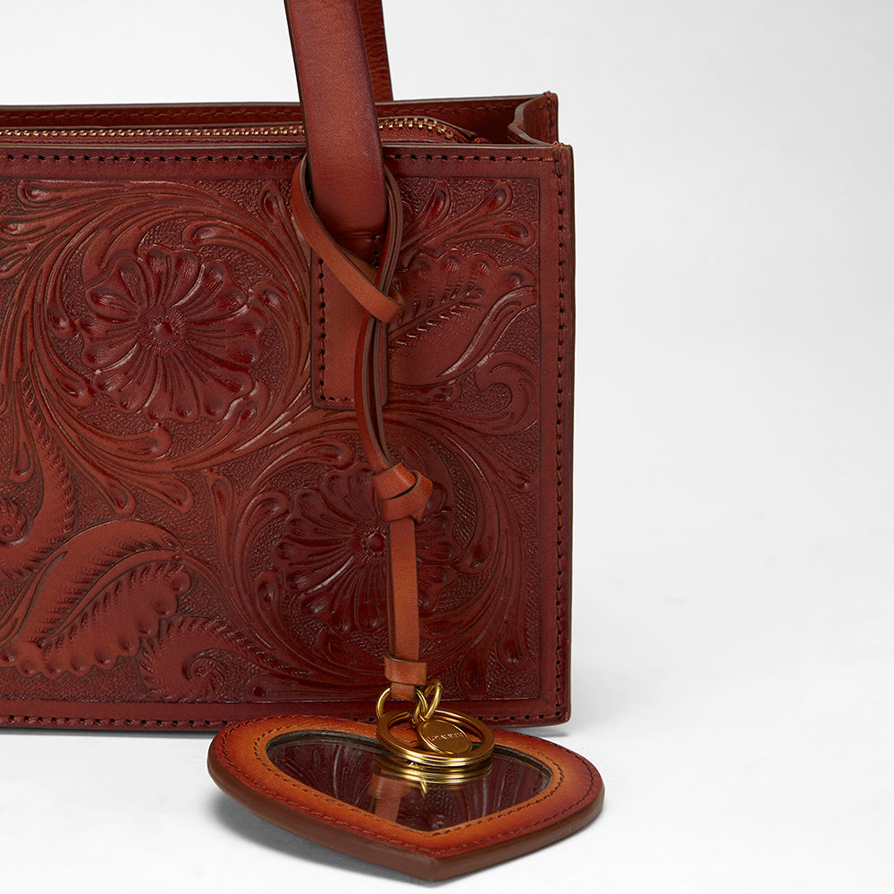 Loyal West BIJOU DE SAC EN FORME DE CŒUR EN CUIR REPOUSSÉ