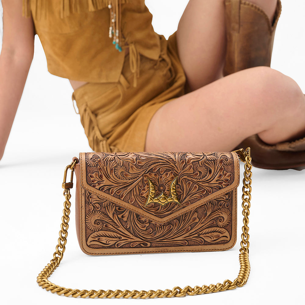 Loyal West Le mini sac chaîne LW On The Go - En cuir repoussé à la main