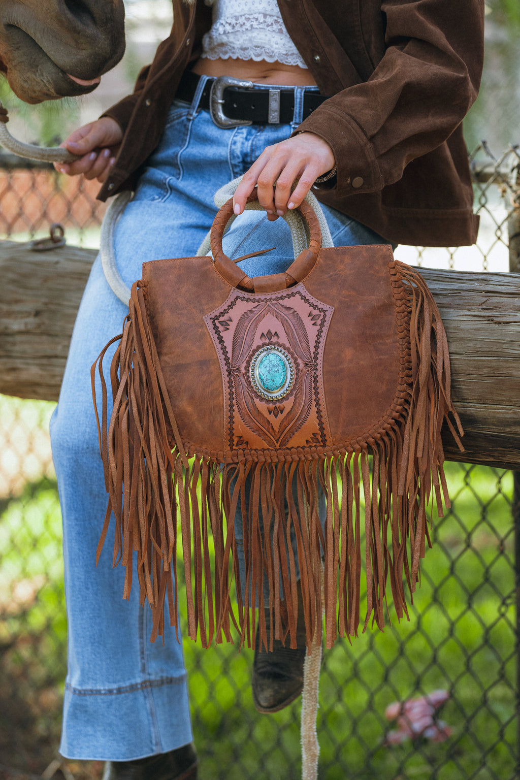 Sac à bandoulière Sedona à pompons couleur havane