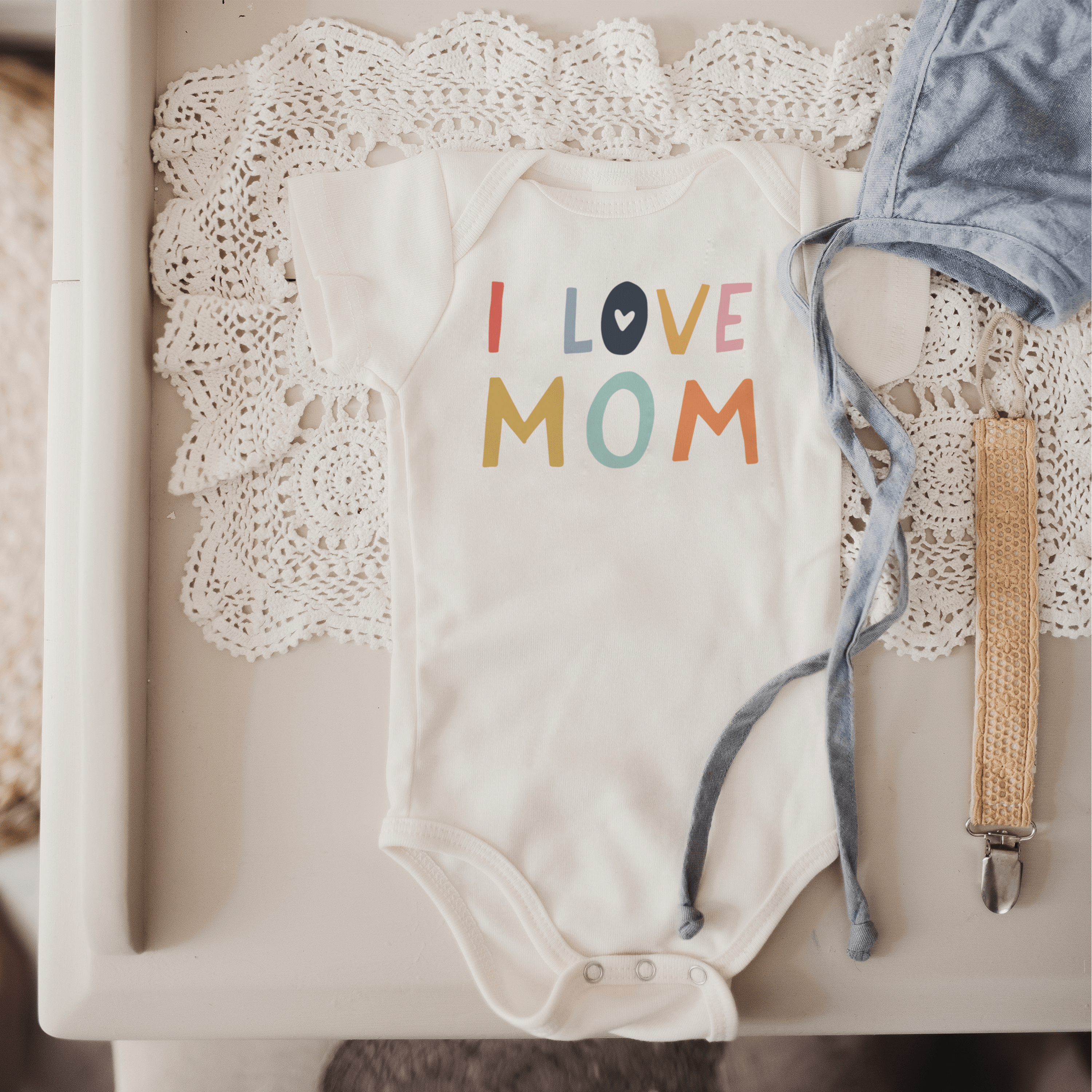 Ensemble Tapis de jeu ovale en macramé et body "J'aime maman"