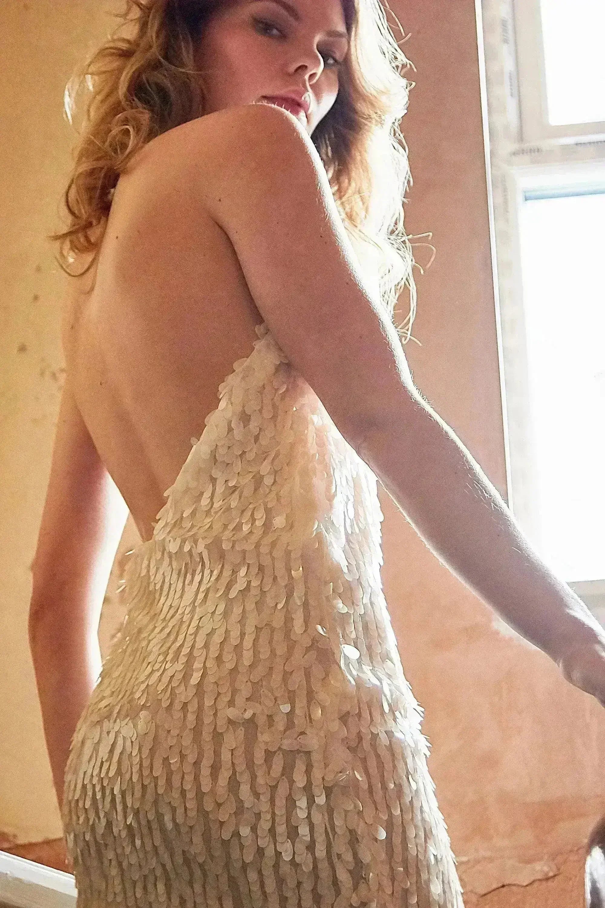 Robe courte dos nu