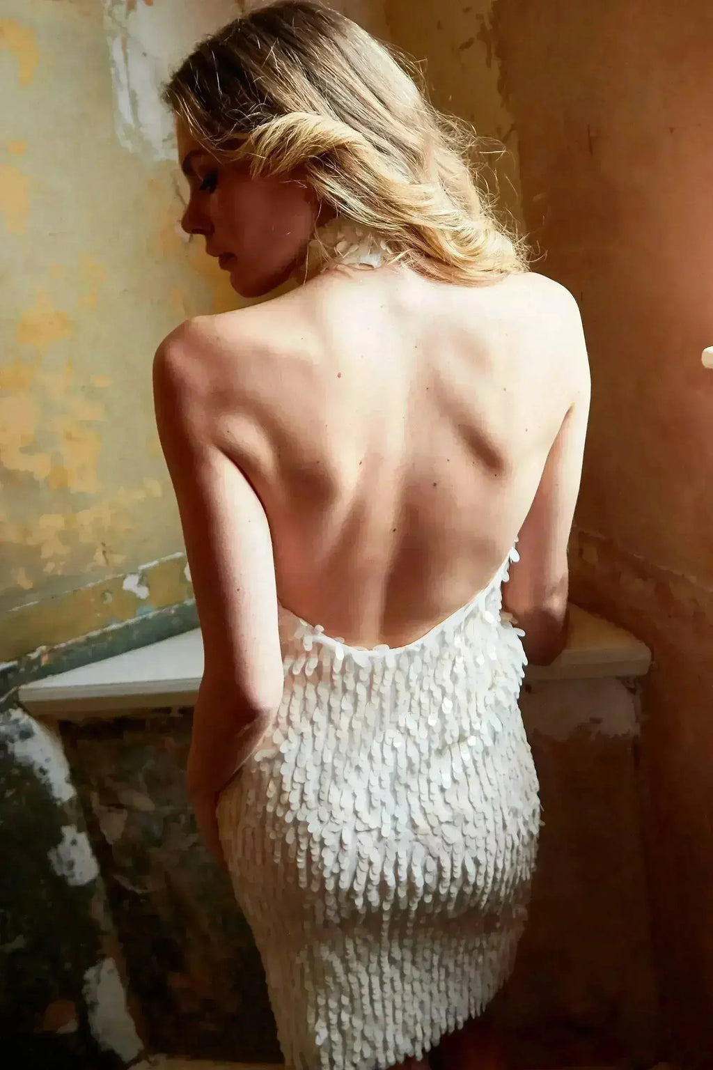 Robe courte dos nu