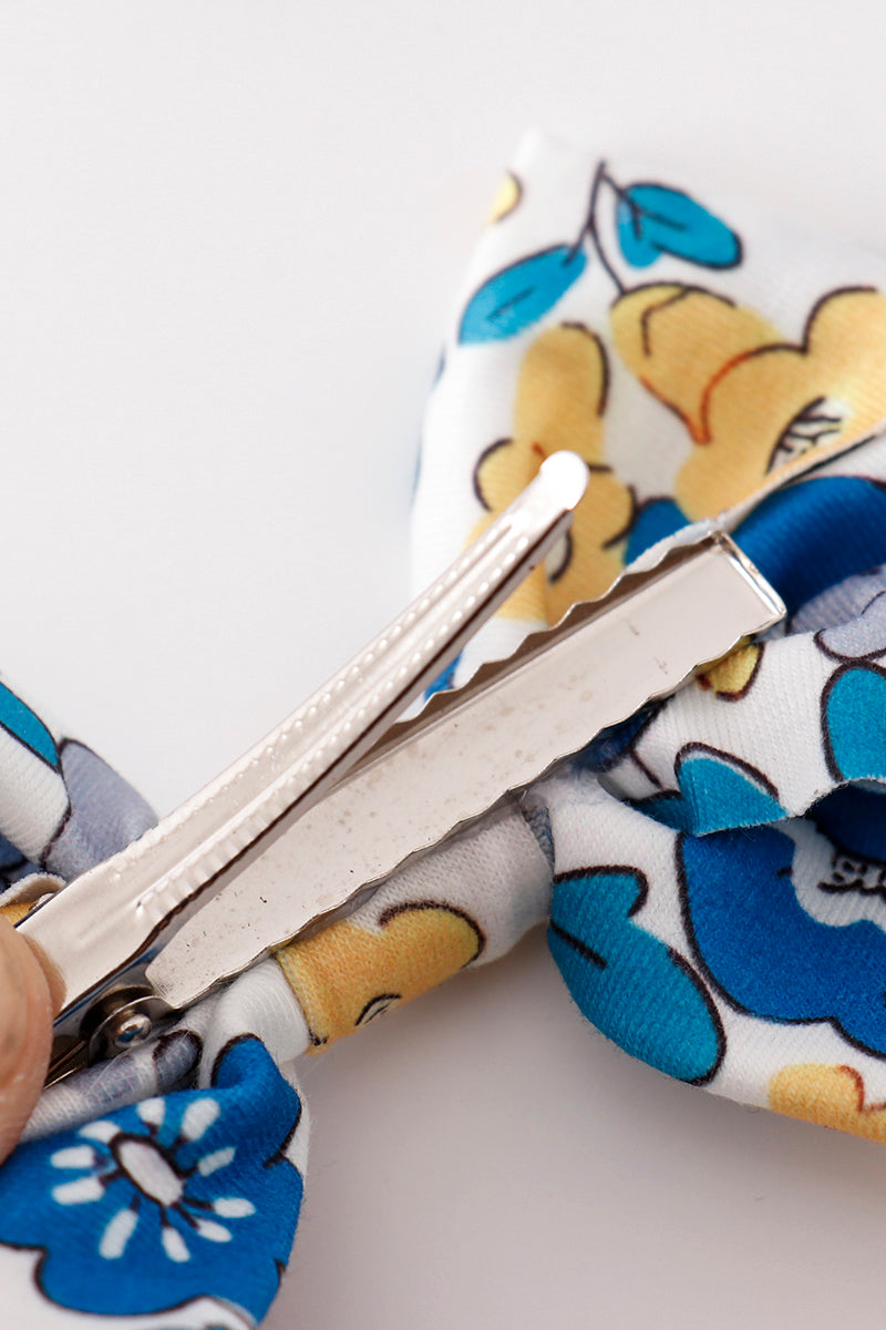 Nœud papillon pour cheveux avec imprimé floral bleu