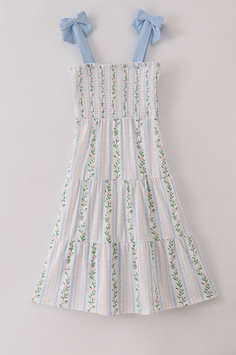 Robe smockée à imprimé floral bleu pour femme