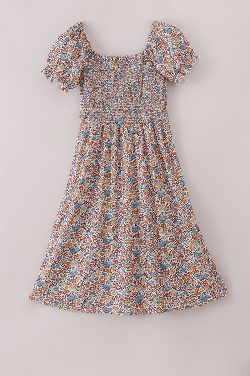 Robe de maternité smockée à imprimé floral d'automne