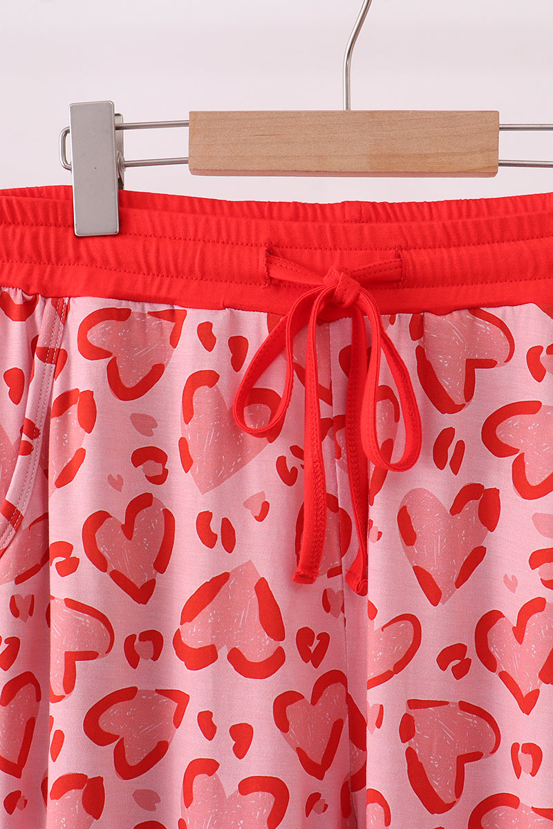 Pantalon en bambou à imprimé cœurs rouges