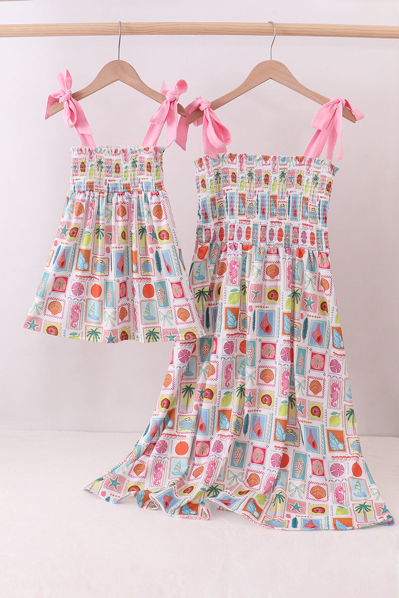 Robe smockée mère-enfant rose pour la plage