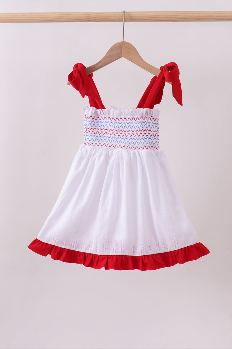 Robe blanche jacquard smockée à volants