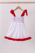 Robe blanche jacquard smockée à volants