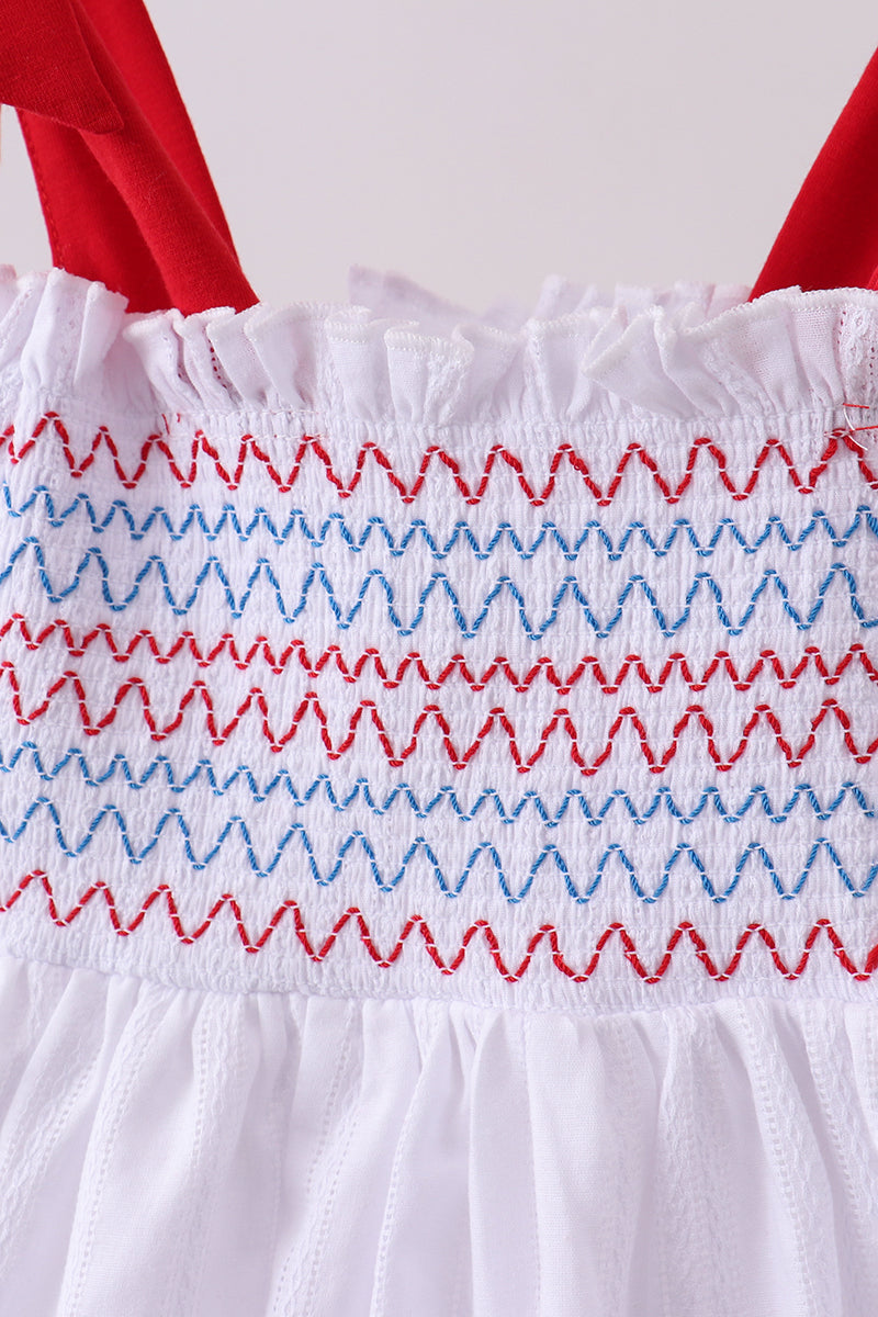 Robe blanche jacquard smockée à volants