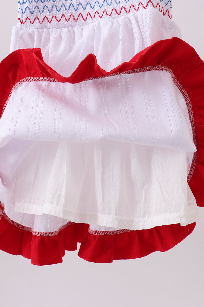 Robe blanche jacquard smockée à volants