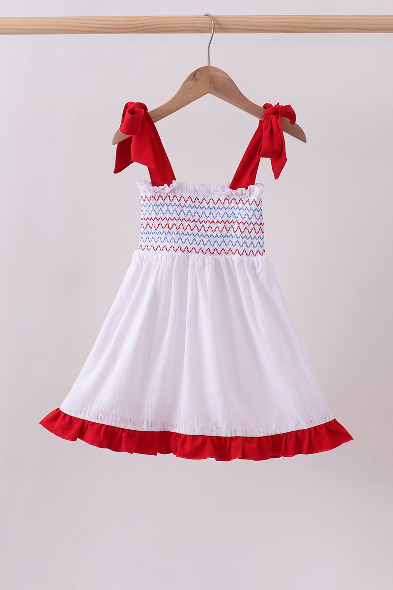 Robe blanche jacquard smockée à volants