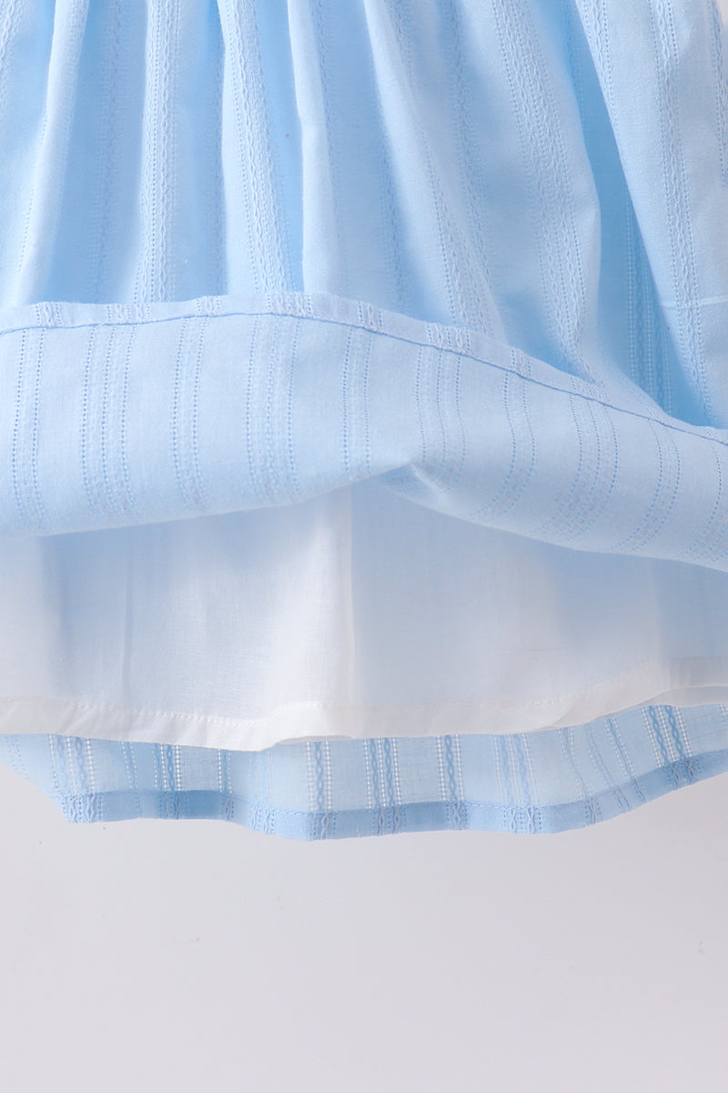 Robe à volants jacquard smockée fleurie bleue
